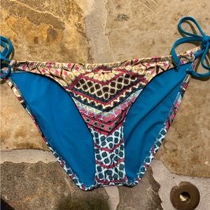 Becca by Rebecca Virtue String Bikini Bottoms in Colorful Pattern size Large